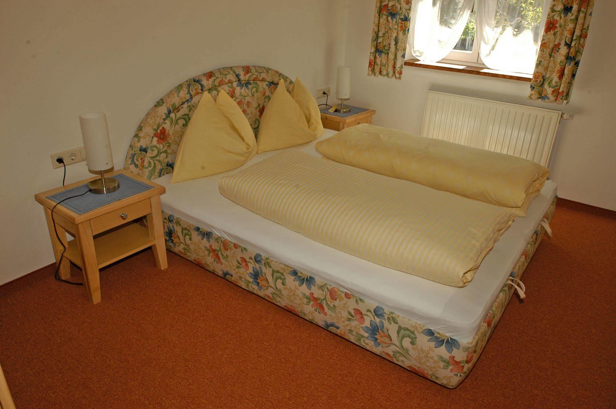 Haus Katharina, Summercard Included คาพรูน ภายนอก รูปภาพ